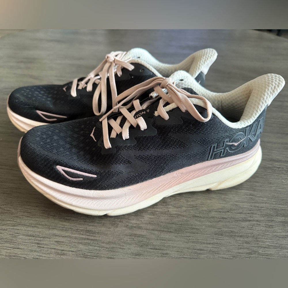 EUC Hoka One One Clifton 9 Obsidian Quartzite Size 8.5